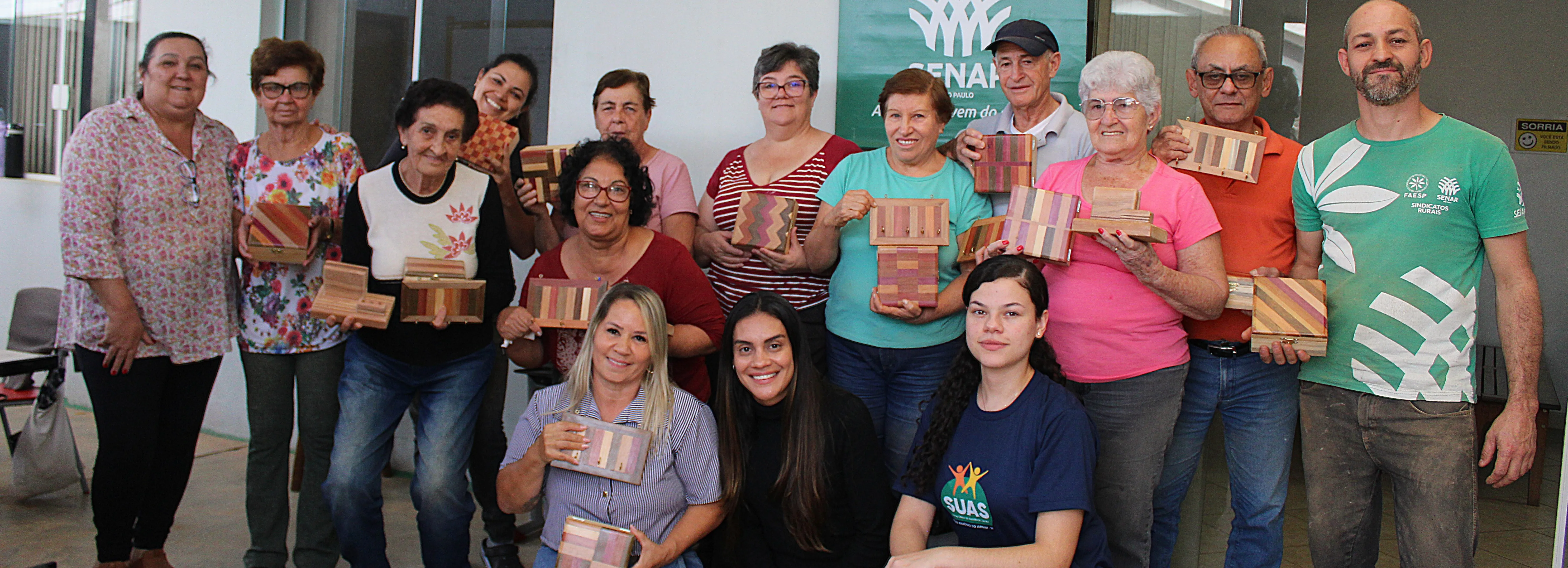 Encerramos com sucesso o curso “Artesanato com Madeira Maciça Reciclável”