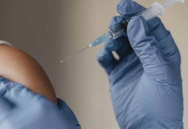 vacinação contra COVID dos adolescentes de 15 ,16 e 17 anos