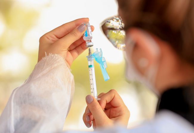 3ª dose da vacina contra Covid para idosos com esquema completo há mais de 6 meses.       