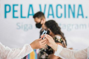 Vacinação contra COVID dos adolescentes de 16 e 17 anos. 