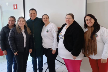 Gestantes Participam de Reunião Focada em Postura e Bem-Estar