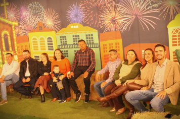 Arraiá da Educação na Escola Romualdo: Tradição e Alegria em Festa Inesquecível!