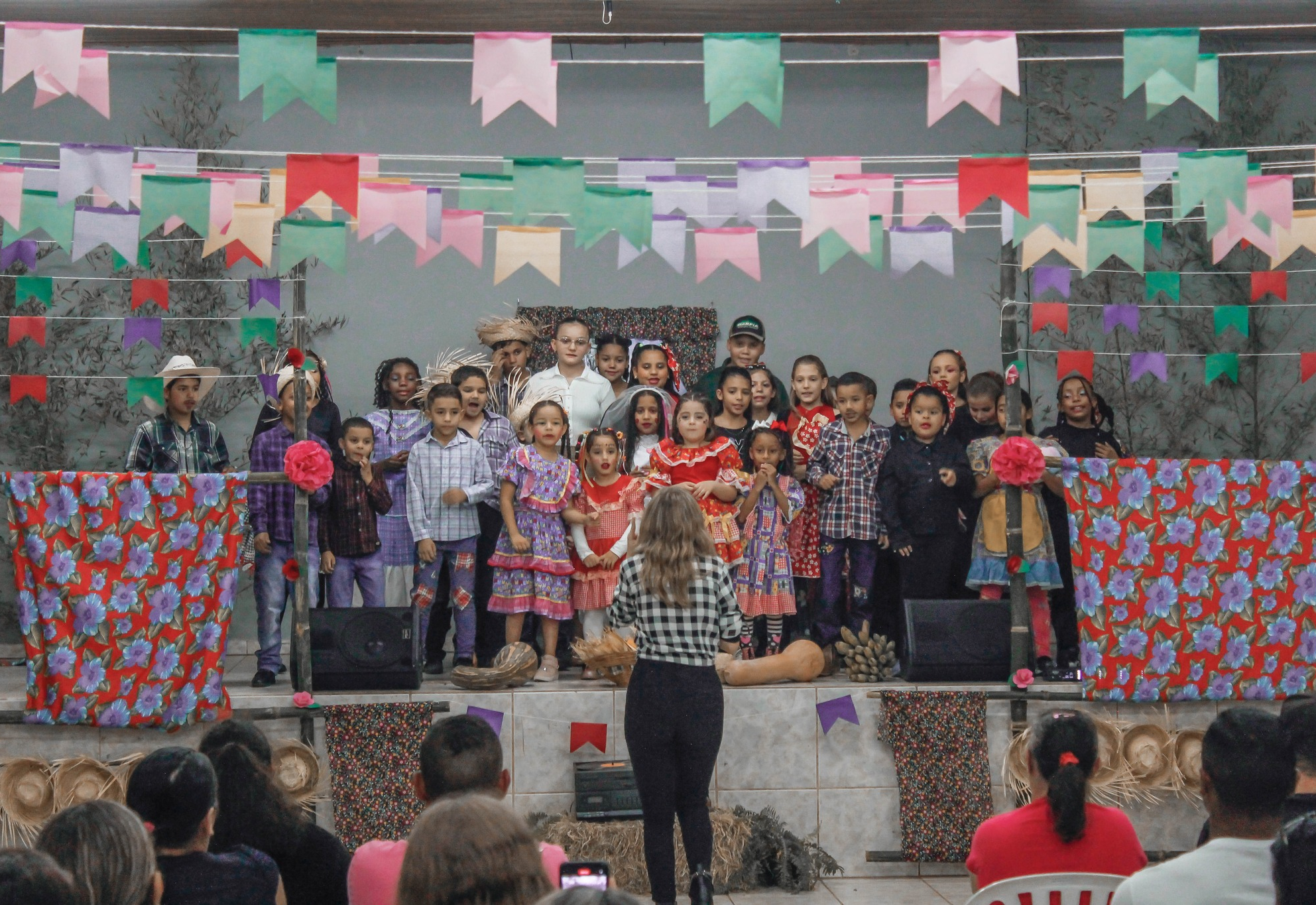 Arraiá do SCFV Crianças: Uma Festa Junina Cheia de Alegria e Talento!