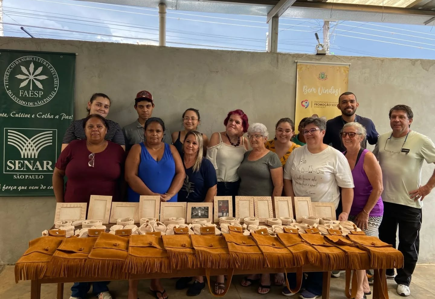  Curso de Artesanato com couro forma novos artesãos