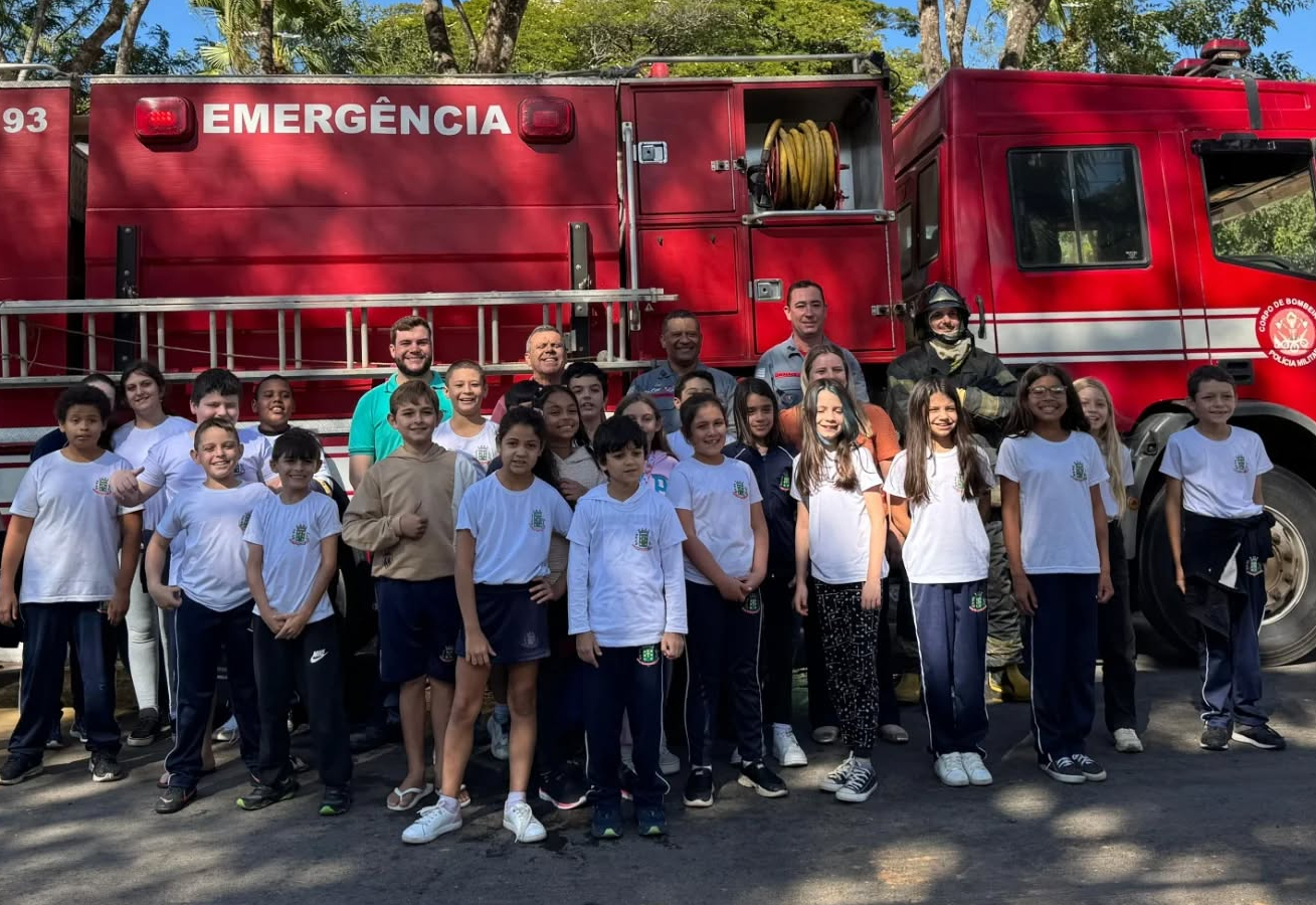 Bombeiros Levam Conhecimento e Diversão a Alunos da Rede Municipal