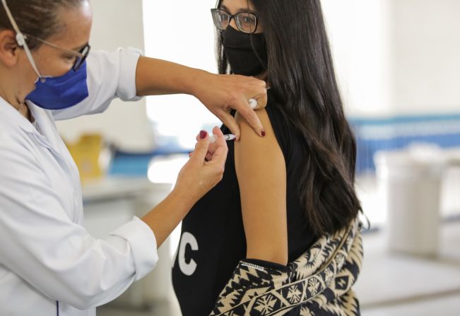 Vacinação contra COVID dos maiores de 18 anos