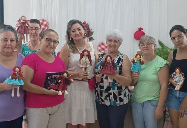 Curso de Oficina de Bonecas regido por Regina Pezotti revive nossa infância