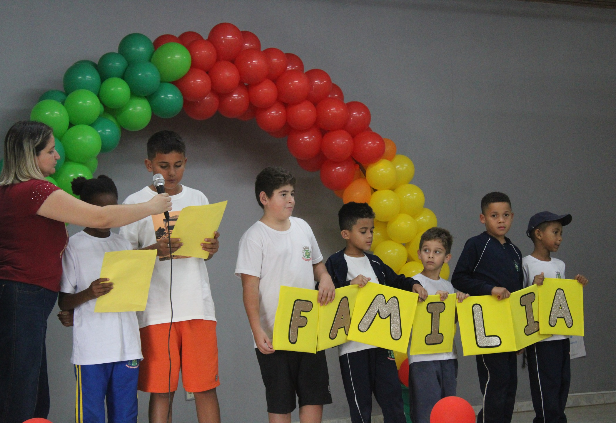 Festa das Famílias: Um Laço de Afeto e Conexão Celebrado!